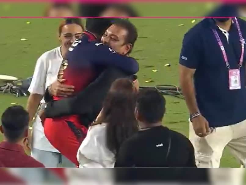 Kohli hugging Ravi Shastri
